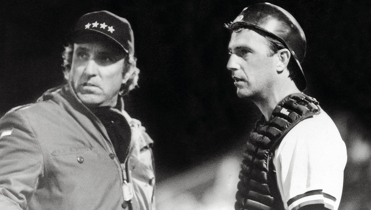 Shelton and star Kevin Costner on the set.